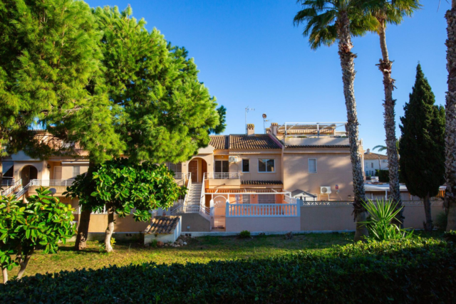 Odnowiony apartament z widokiem na morze w Torrevieja