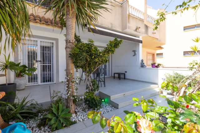 Bungalow na parterze w Guardamar del Segura