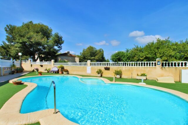 Dom szeregowy z 3 sypialniami i garażem, w  Playa Flamenca