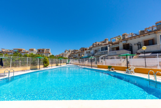 Bungalow z 2 sypialniami i solarium w El Moncayo, Guardamar del Segura