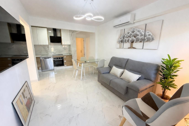 Odnowiony apartament z 2 sypialniami i basenem w Torrevieja