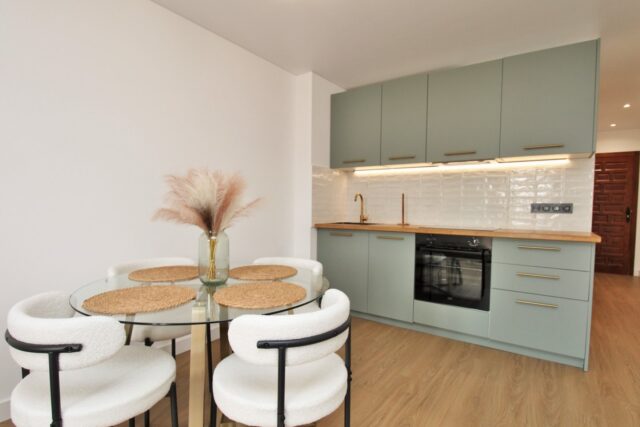 Odnowiony apartament z 2 sypialniami 150 m od Playa del Puerto