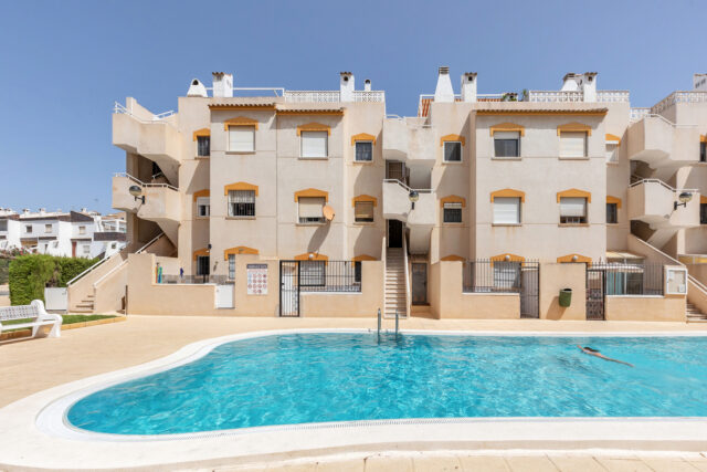 Apartament w Punta Prima, 500 m od morza